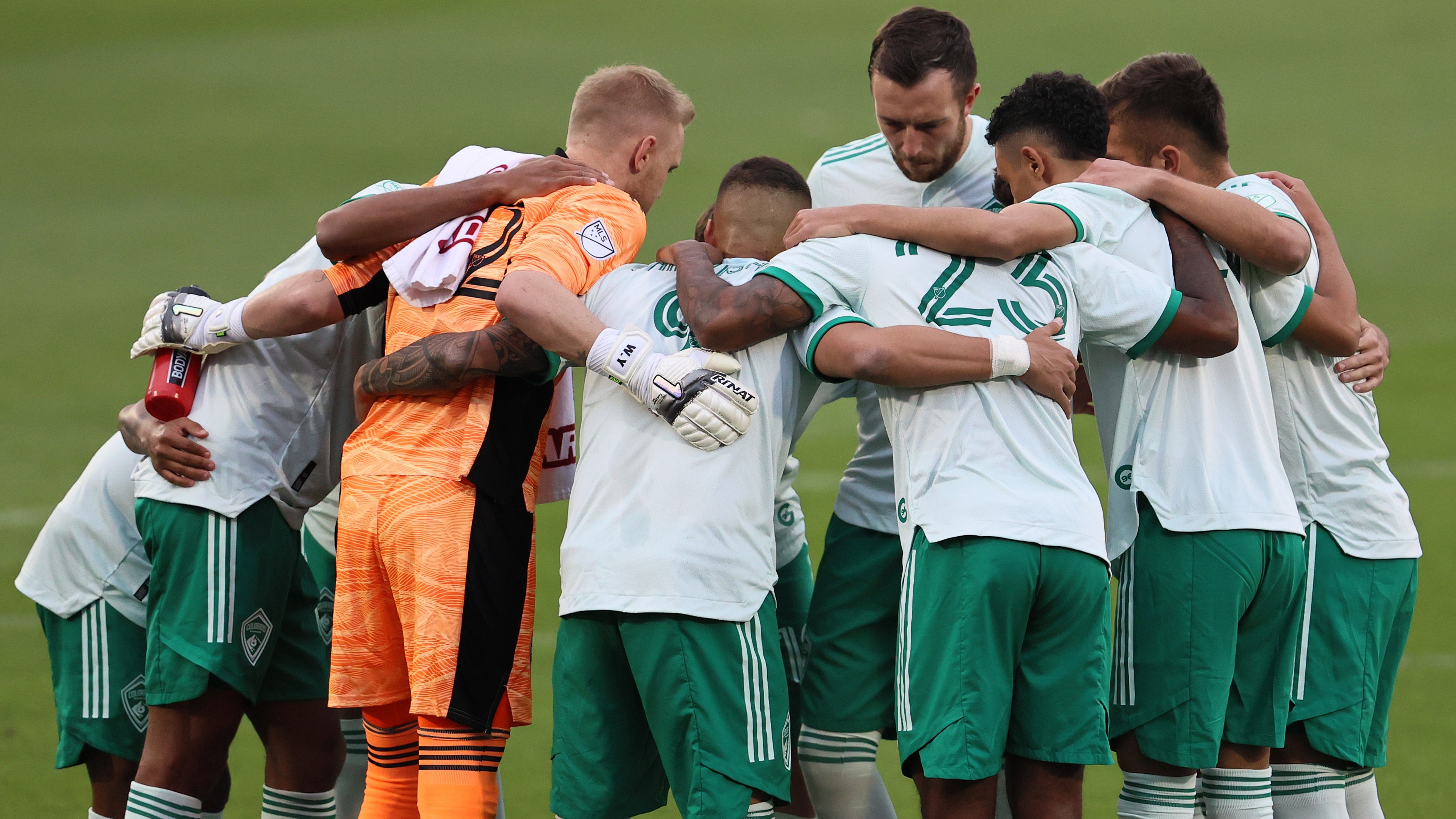 Rapids huddle Dallas.jpg